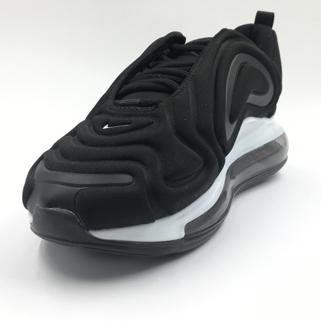 air max 720 black and white